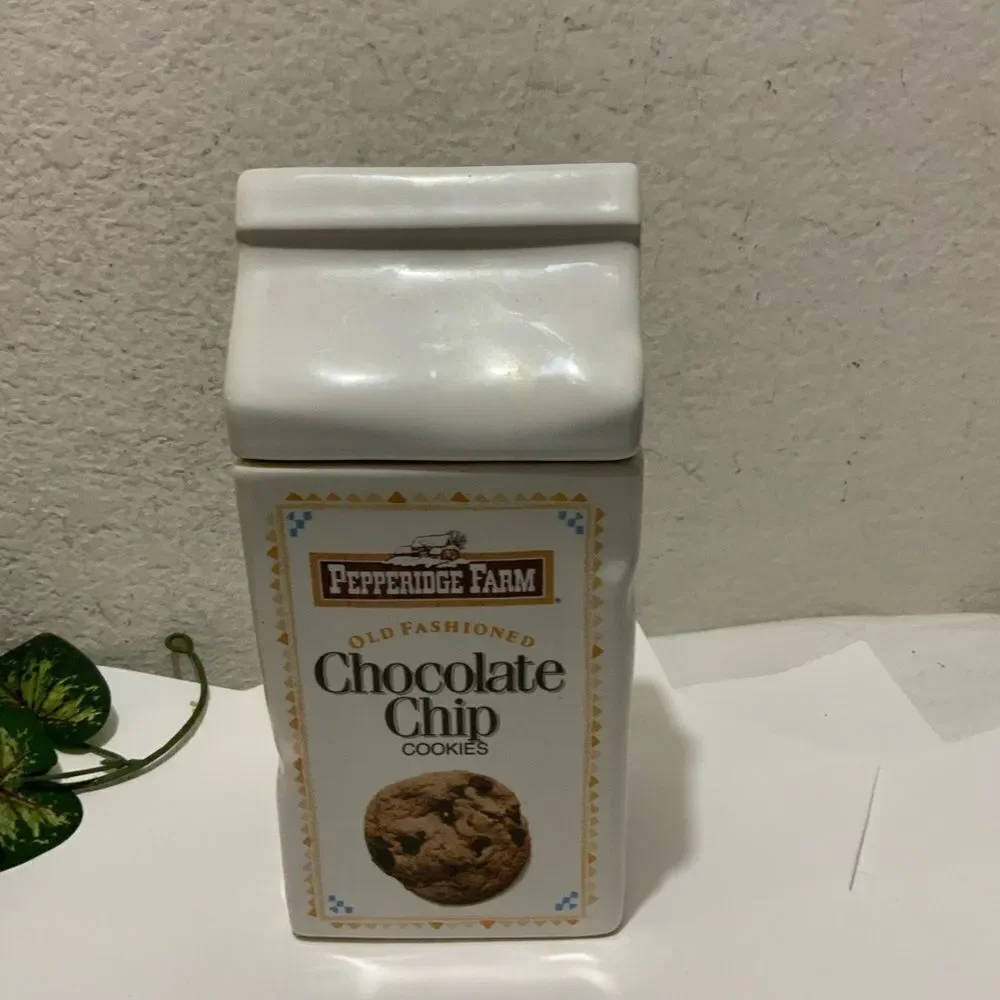 Vintage Pepperidge Farm Chocolate Chip Ginger man Ceramic Cookie Jar Canister